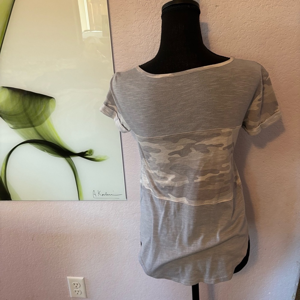 shirt size small - Picture 3 of 5